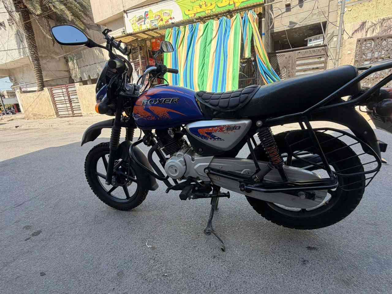 السلام عليكم بوكسر موديل 23 نازله 24
مرقم لوحه وسنويه إنكليزي باسمي تحويل ثاني يوم مكفوله الدراجه ماشيه ٢٢ الف مكاني الحريه 
***********
