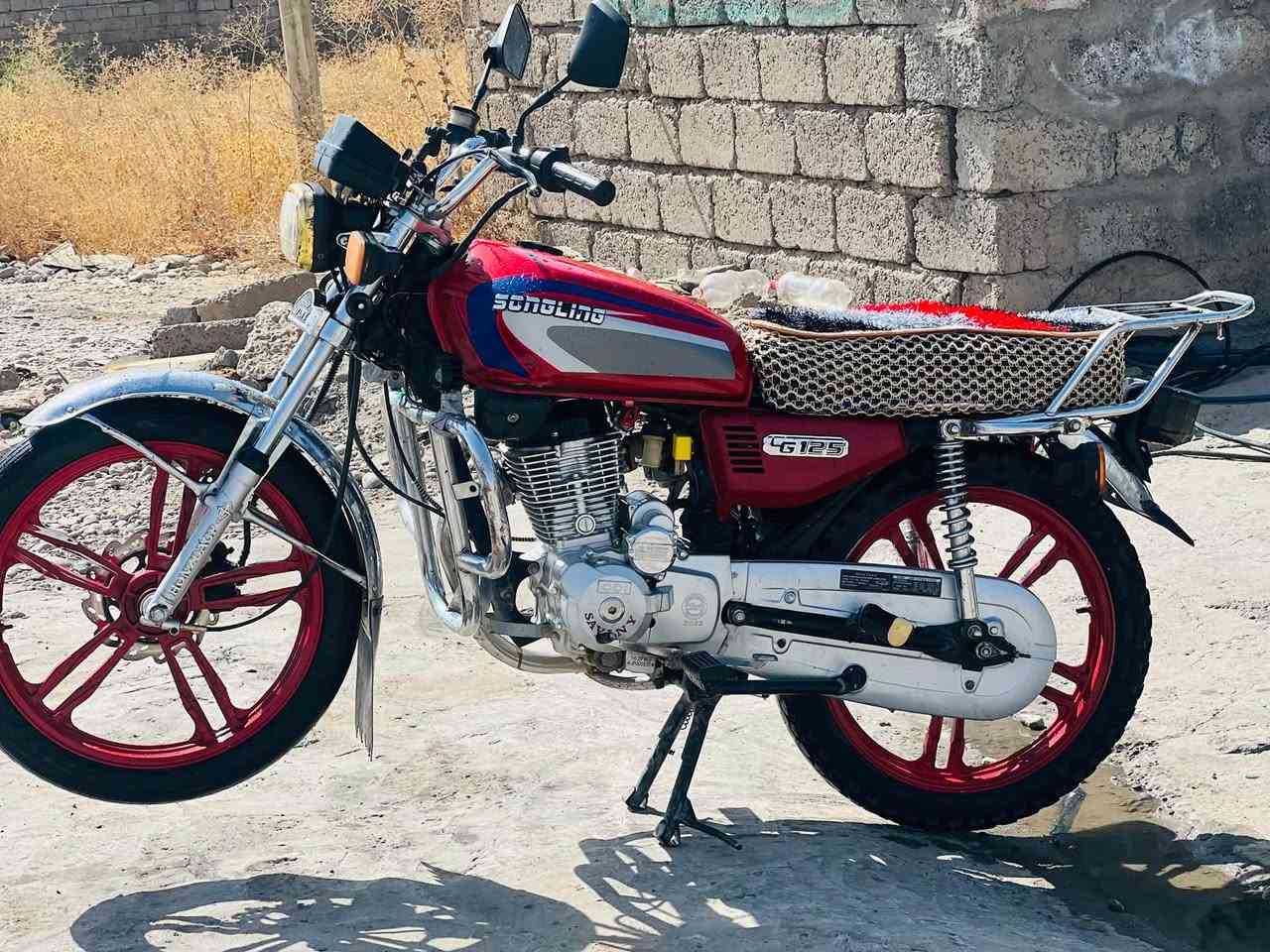 سلام عليكم ورحمة الله وبركاته
موطور للبيع 
النوع سولنك خمسه كير 
محرك ما مفتوح 
كهربائية كامله 
السعر ٥٠٠وبي مجال للطيبين 
العنوان الشرقاط الساحل اليسر سديره وسطى 
رقم الهاتف ***********خابر ودلل

