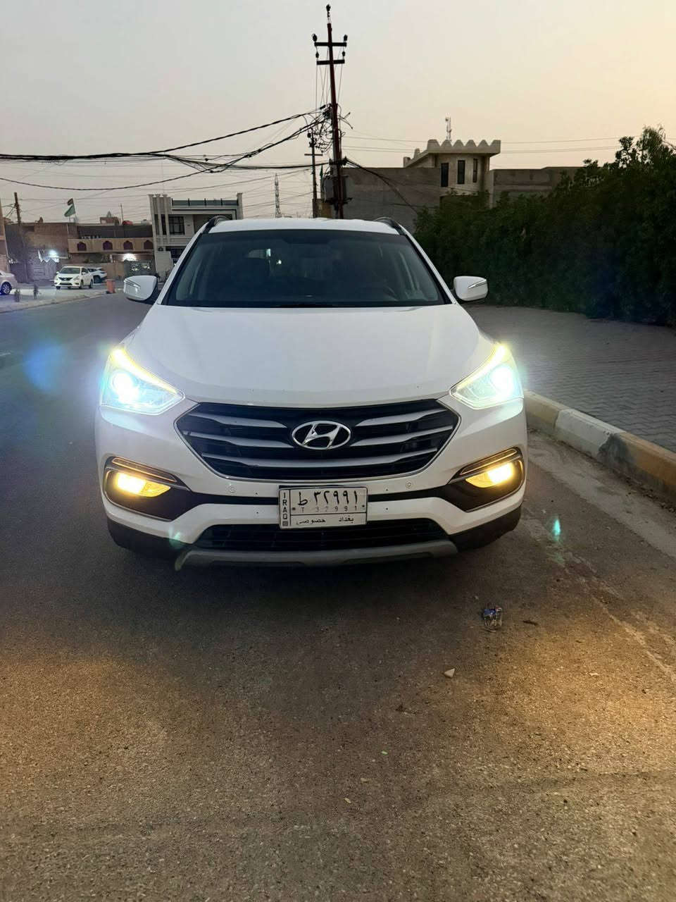 - سنتافي ٢٠١٨ وارد أمريكي. فول مواصفات عدا البانوراما. 
- محرك ٢٤٠٠ gdi
- لون ابيض.
- رقم بغداد ألماني. 
- فور ويل AWD.
- بصمة أبواب وتشغيل.
- إشارة ترحيب. 
- كشنات جلد.
- تدفئة مقاعد الأمامية .
- المقاعد الأمامية كهرباء .
- رادارات جانبية. 
- كاميرة دوارة. 
- فول تحكم ستيرن. 
- وضعيات قيادة. 
- شاشة كبيرة. 
- بردات خلفية أصل.
- مرآة داخلية ذكية ، جي بي اس وبوصلة. 
- إشارة بالمرايا. 
- لايت وكشافات led.
- صندوق كهرباء ذكي يفتح عند الاقتراب. 
- أرضيات السيارة كلها مال الشركة جديدة. 
- محرك وكير وكهربائيات وحدادية وتبريد كله ممتاز. 
- - عداد المسافة ١٥٢ ألف mil.
- ضررها خارجي وخفيف جدا . صور الحادث ورقم الشاصي والسونار  مرفقة. 
- السيارة نظيفة جدا على ايد وحدة اني مستوردها وأوراق الاستيراد موجودة.
- مكان السيارة واسط، الكوت.
- رقم الهاتف(اتصال + واتساب) ***********
- السعر ١٣٩ $
