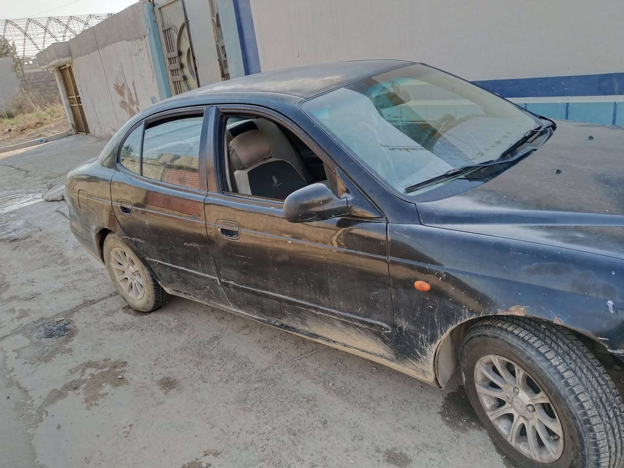 السلام عليكم عندي سيارة لكنزا موديل 2000 رقم نينوى انكليزي للبيع محرك فكترة حجم 18 كير دايو اوتوماتيك الكير مرات البك ماينمر يشكل سعر 18 ورقه للستفسار اتصل عل رقم ***********@@
