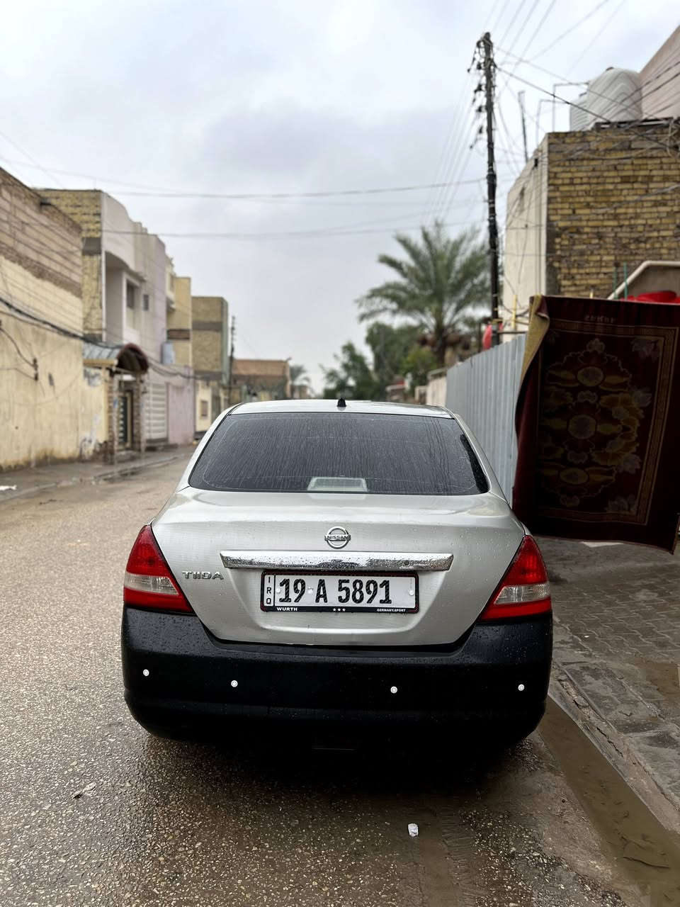 سلام عليكم نيسان تيدا 2007 رقم كربلاء بأسمي مداور شوكت ميعجبك محرك وكير وتبريد مكفولات حداديه اماميه 100٪ حداديه خلفية 50٪  تخم تاير جديد دواخل نضيفة وجديدة كلش معتني بيها السيارة درهم ما تصرف عليها كهربائيات بحاله جيده وما ملعوب بيها أكفلك لغود شواصي ضربة قوية مابيها أبيعك صبغ عام تحتاج صبغ عام السيارة كلها مجورده ومعروف هذا اللون يجورد السعر 61 وبيها مجال قليل المكان النجف حي العسكري مدارس *********** ما أقطع سعر بالتليفون تجي تفحص وبيك خير وادلل
