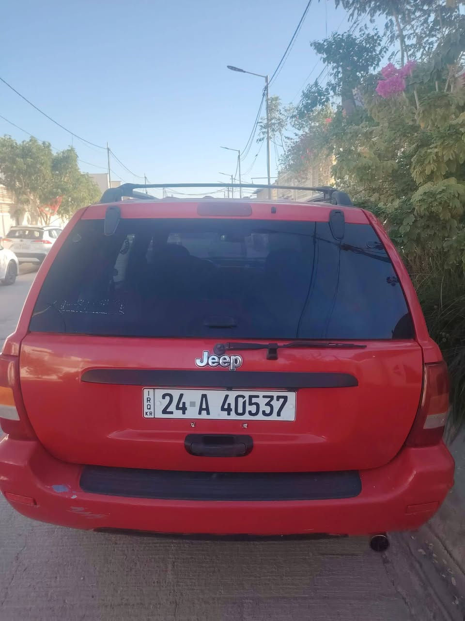 سلام عليكم 
جيب شروكي موديل 2001 اكسن مكينه 6
تخم تأير جديد باتري  حداديه صدر وخلف جديد  
تبريد ثلج +شاشه +كامره سياره خير من الله 
مكان سياره نجف تريد مداور تريد وكاله حاضر 
السعر 63وبيها مجال بصيط***********
