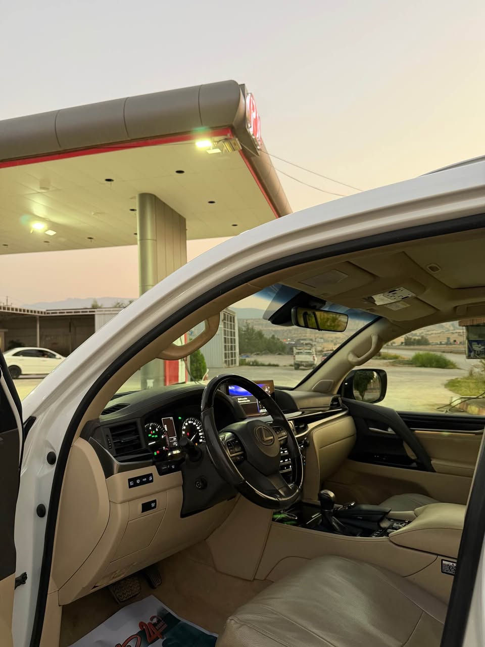 Lexus LX570 (Super Sport)
2018 
75,000 رۆیشتووە
بێ سبوخ
سعر (7) دەفتەر و مەجال
رەقەم تەلەفۆن
*********** أربيل, العراق
