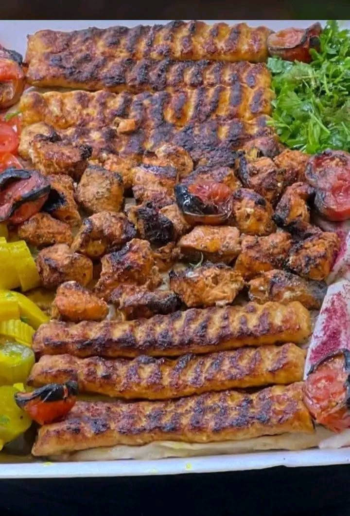 تخيلي العشه واصلتك للبيت وهيج شكلها 😍🔥
صينية مشاوي من ام رقية 
السعر؟ بس 7 الاف 💥
والطعم؟ على ضمانتي

شنو بيها الصينية:
✓ 6 شيش كباب طازة
✓ 6 شيش شقف متبل
✓ خضرة مشوية + ليمون
✓ صمون + 3 انواع سلطة + مخلل + صلصات

تكفي 2-3 اشخاص وتشبع
والسعر شامل كلشي ماكو زيادات

الحجز اليوم محدود ❌
اكتبي "احجزلي" بالتعليقات او واتساب
📞 ‏‪***********‬‏

دزيها لصديقتك اللي جوعانة هسه 😂👇
#ام_رقية_للأكل_الشطره #الناصرية #الشطرة #اكل_بيتي_نظيف
