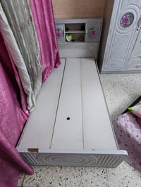 عندي  كومدي،، ميز تواليت،، اسرة عدد  2  للأستفسار:  07755565986  السعر...