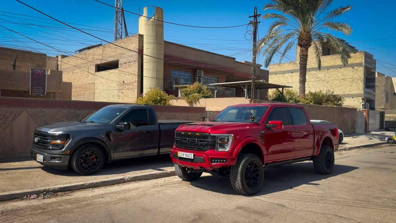 السلام عليكم فورد F150
الموديل 2023
الممشى 75,000 كيلو 
المحرك 3.5 تون توربو 
فور ويل AWD
المواصفات لاريت كير طرح 10 نمر لايت امامي متحرك مع الستيرنك شاشه كبيره كيج دجيتل كراسي جلد كهرباء  تدفئه وتبريد امكانيه رفع مستىوى دواسه الوقود اعلى مواصفات بدون بانوراما فقط 
عليها ترفيعه رف كانتري اصلي
اكزوزت رابتر كامل اصلي
بنيد شيلبي دركه كاربون 
كامل كماليات السياره اصلي 

حادث السياره تخريب بنيد وجاملغ وباب والسقف موضح بلصور بدون ايرباك ابيع السياره بسعر صبغ عام سعرها مناسب وقابل للتفاوض 
السياره جاهزه على اخر حبه 
السعر :27,000$ وبيه مجال 
مكان السياره بغداد 
للاستفسار ***********
