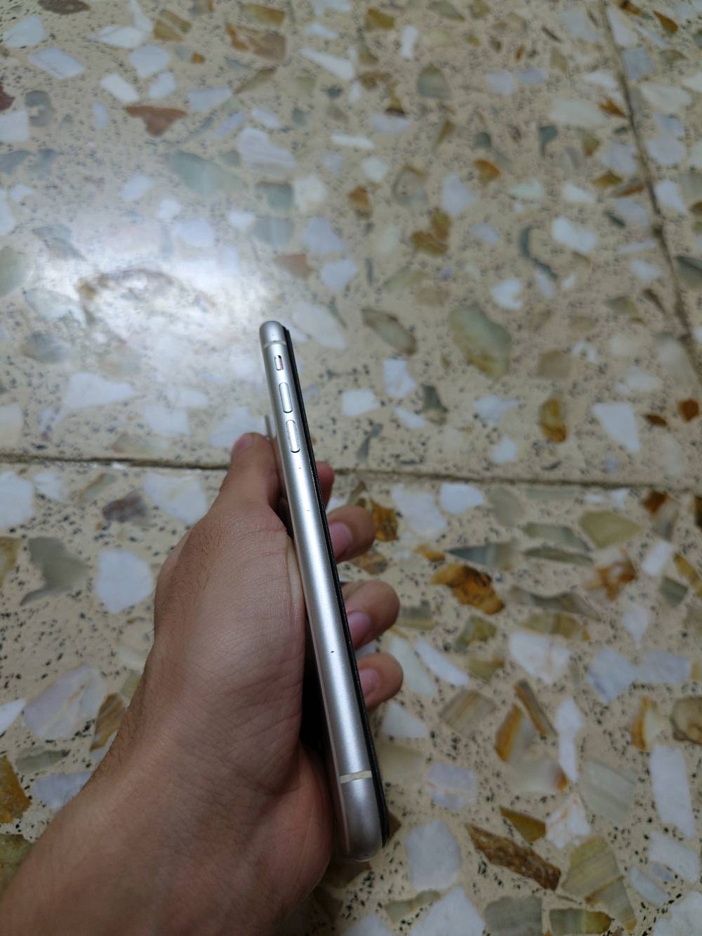 ايفون ١١ عادي 
 ذاكره ١٢٨ 

بطاريه بلاد ٧٤ 

الجهاز مبدل فقط شاشه اصليه

باقي الجهاز كله نضيف وشغال  ب الكامل