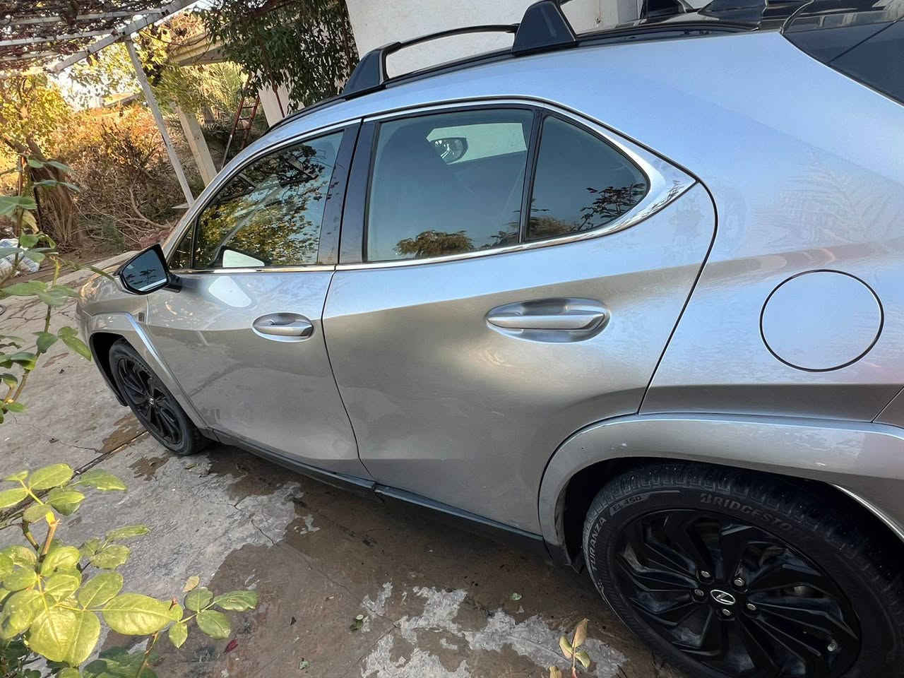 للبيع المستعجل   مع فرق نقد 
  2023  awd ux 250h ليكزز هايبرد 
اربع قطع صبغ فقط وسونارها موجود .  ماشية 15 الف كيلو مو ميل فول الفول مواصفات تدفئة وتبريد بلكشنات قطعتين تبريد تحكمات سقف بانوراما  السيارة عروس السعر 180$ وبيها مجال قليل رقم بغداد انكليزي 
 للاتصال موجود واتس *********** الفلوجة, الأنبار
