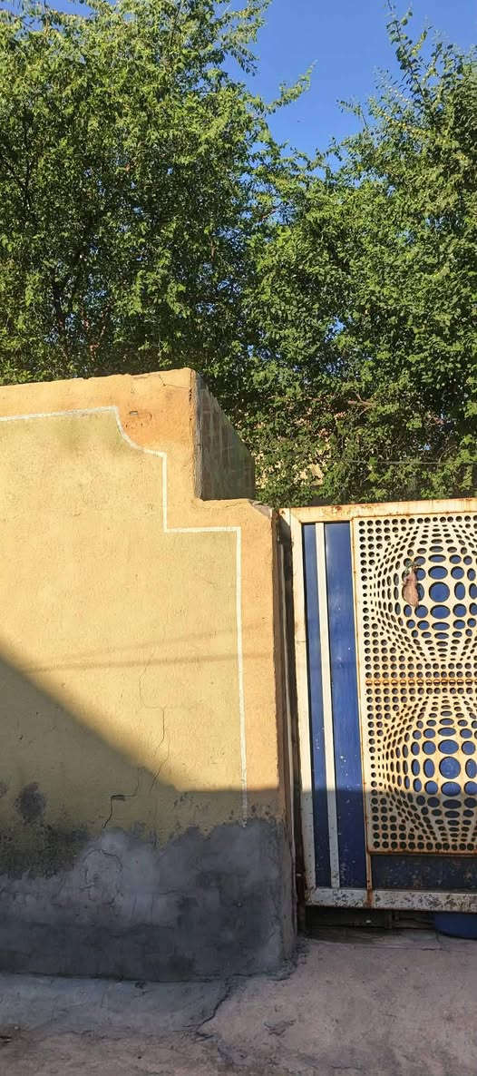 السلام عليكم
بيت للبيع الحمزه الغربي السواجي 
للإستفسار اتصل ب ***********
