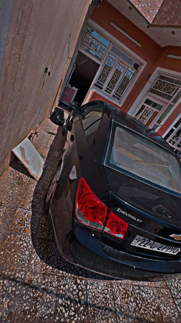 السلام عليكم شوفر كروز موديل 2012 رقم اربيل بيها قطعه ونص صبغ كير مكينه شرط صدر زين داخل نضيف كله جديد تبريد ثلج تايرات نضاف السعر 85 وبيها مجال ***********
