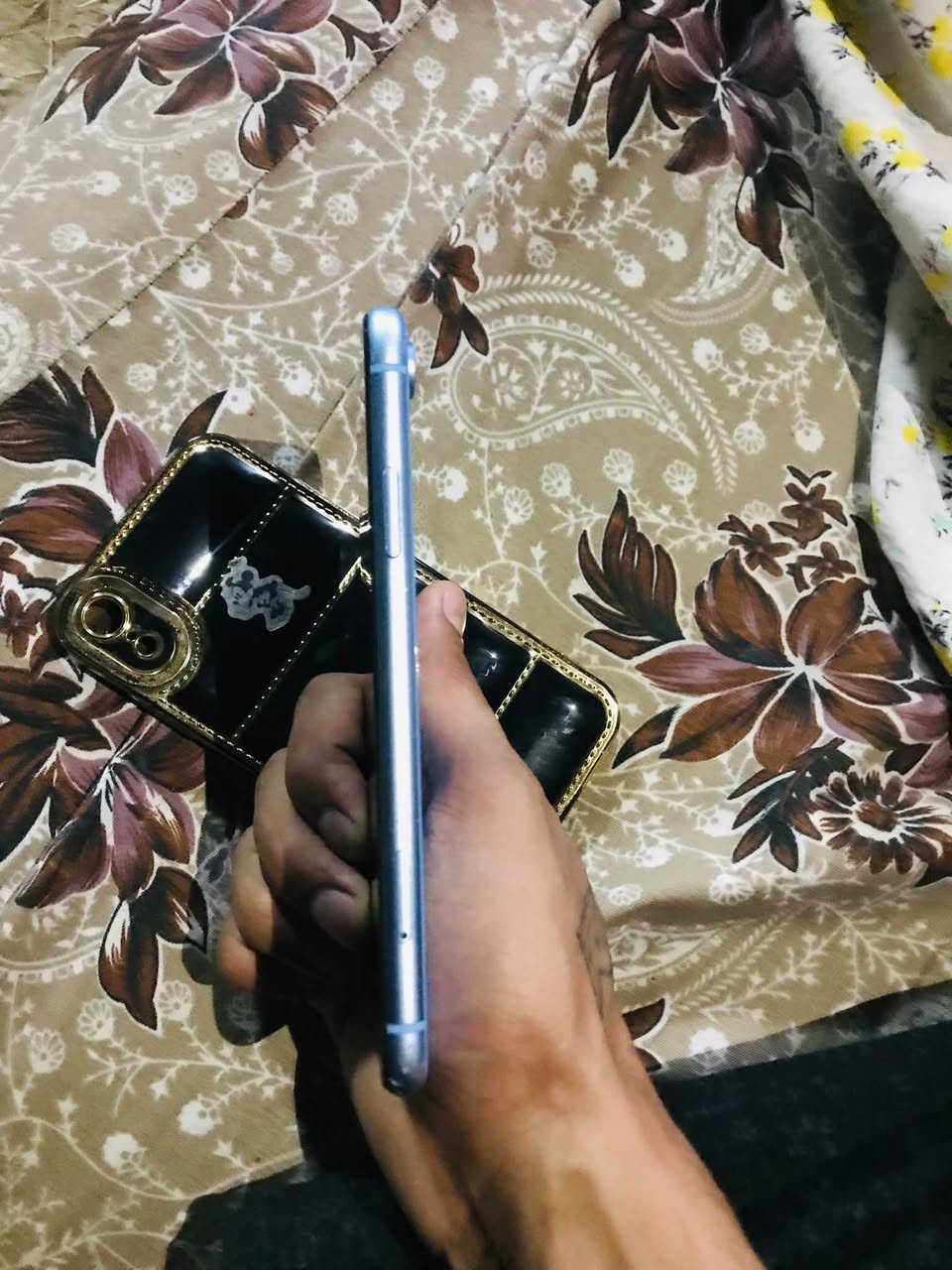 السلام عليكم للبيع ايفون اكس ار الذاكره 64 البطاريه 79 بيه فطر بل كلاس ما ماثر عل شاشه السعر 170 وبي مجال الاتصال ***********
