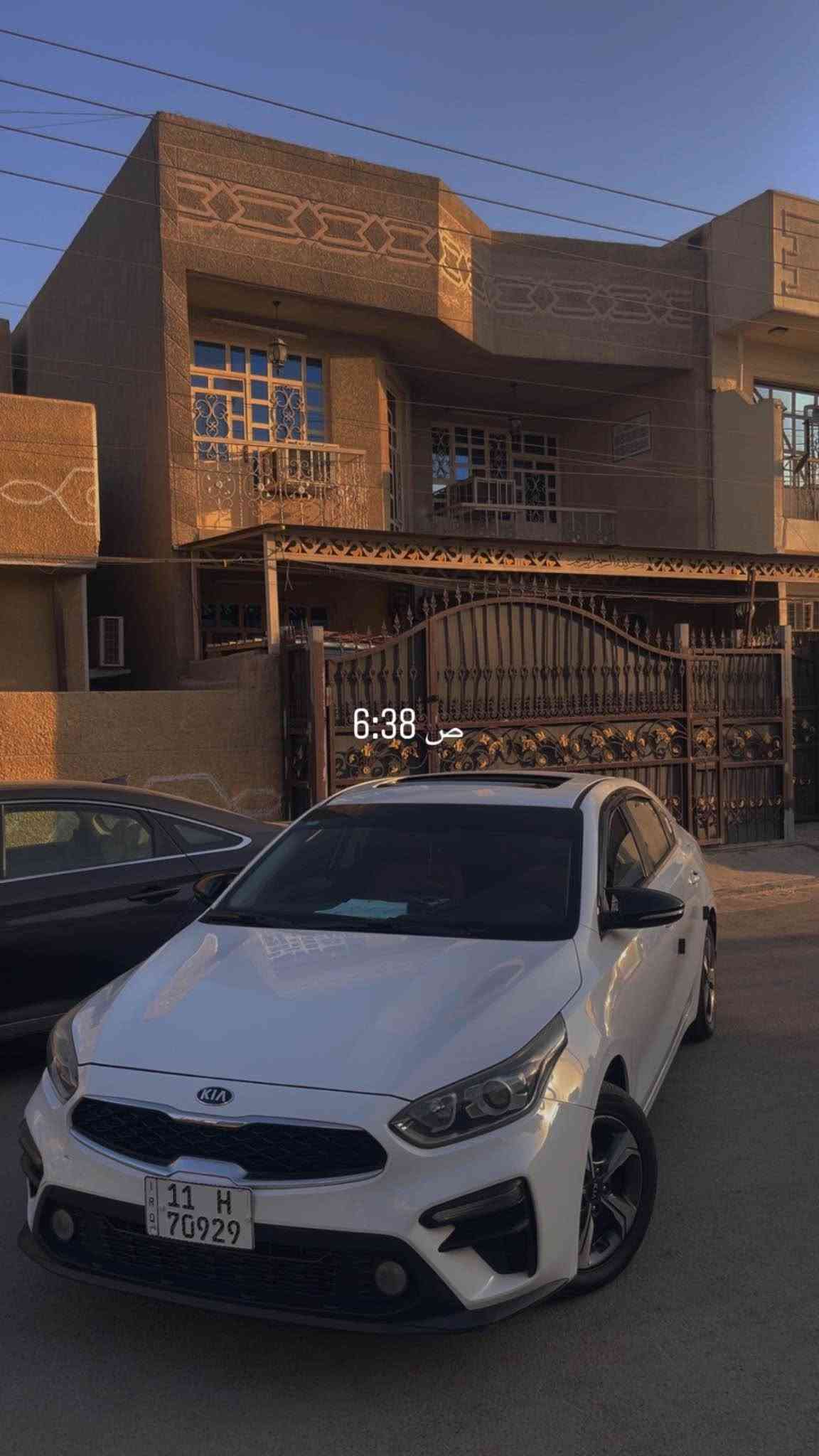 السلام عليكم
للبيع كيا سيراتو 2019 خليجي 
ماشية 79 الف كيلو
فول مواصفات 1/1 
السياره بدون صبغ / بدون تبديل 
1600 دوش  + كير At على وضع الشركة
سلايد
مري شفط
تبريد قطعتين 
شاشه + كامره
داخل جلد 
دوشمه ارضيه جلد 
المكان الغزالية 
السعر 143 وبيها مجال 
*********** بغداد, العراق

نص مكتوب في الصور:
- 6:38 ص