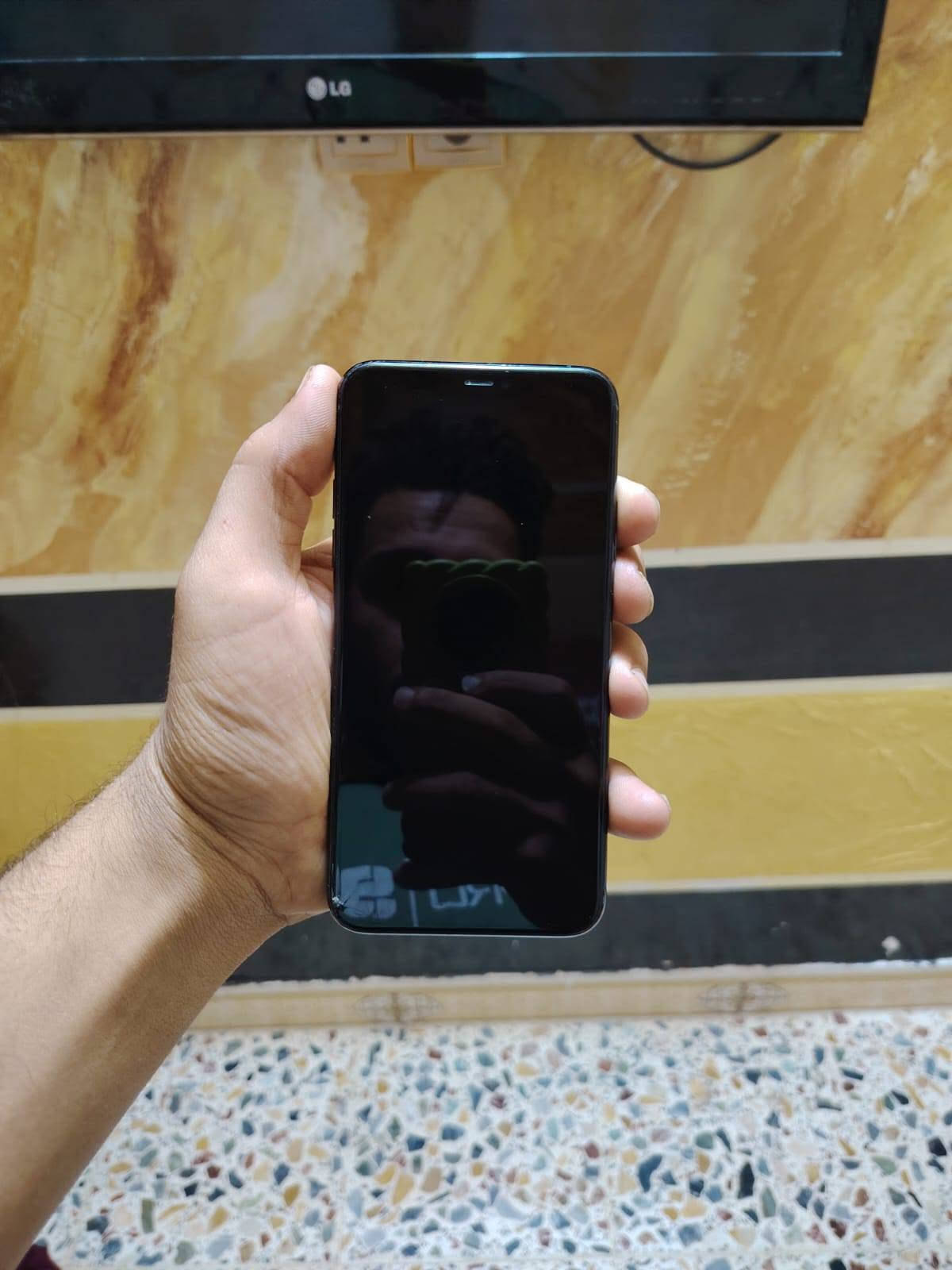 ايفون 11برو ماكس
لون زيتوني مميز 
ذاكرة 256👉انتبه
بطاريه 100مبدله وكاله اصليه انسه الصرف 
نموذج Mشرق اوسط عربي 
الجهاز كله بلادي وضع الشركه 
بوبجي 60فريم فول سلاسه
الجهاز نضافه واحد على واحد ☝
فقط ثلمه زغيره مامأثره لا على الجهاز ولا ع المس 
الجهاز مال جناي تاخذه وتترحملي 
اخذه افحص وين متريد 
للبيع او مراوس حسب القناعه 
***********

نص مكتوب في الصور:
- 3uTools iDevice Verification Report www.3u.com Test Item Ex-factory Value Read Value Test Result Device Model iPhone 11 Pro Max iPhone 11 Pro Max Normal Device Color Front Black, Rear Midnight Green Front Black, Rear Midnight Green Normal Hard Disk Capacity 256GB 256GB Toshiba TLC Normal Sales Model MWHM2 MWHM2 Normal Sales Area J/A J/A Normal Model Number A2218 A2218 Normal Bluetooth Address 88:A4:79:19:6D:DC 88:A4:79:19:6D:DC Normal Cellular Address 88:A4:79:0A:3D:69 88:A4:79:0A:3D:69 Normal Wi-Fi Address 88:A4:79:19:DA:0F 88:A4:79:19:DA:0F Normal Serial Number G6T******N711 2020-03-15 G6T******N711 2020-03-15 Normal Mainboard Serial No. C0701070A6QLTQ8C 2020-03-08 C0701070A6QLTQ8C 2020-03-08 Normal Battery Serial Number F5D45132D4JH868BQ 2024-12-18 F5D45132D4JH868BQ 2024-12-18 Normal Rear Camera DN800661YYWK91K35 2020-02-08 DN800661YYWK91K35 2020-02-08 Normal Front Camera G8R00262DV2K91R53 2020-01-11 G8R00262DV2K91R53 2020-01-11 Normal Screen Serial Number N/A User decision needed How to judge? Testing Score 100 3 Production Date 2020/03/15 (11st Week) Warranty Date Online Query Apple ID Lock Off iOS Version 26.4.2 (23E261) Activated Yes Jailbroken No Battery Life 100% Charge Times 69 Times Wi-Fi Module Unknown Report Date: 2026-09-22 Carrier Status No SIM detected Verify Serial Number Yes Verify UDID Yes Verification completed, no abnormalities found Hide serial number Watermarks Copy to Clipboard Save Close Type here to search 34 °C ENG 07:12 م
- ٧:١٨
- ٢١ ...
- حول
- الاسم
- iPhone
- إصدار iOS
- ٢٦.٤.٢
- اسم الطراز
- iPhone 11 Pro Max
- رقم الطراز
- MWHM2J/A
- الرقم التسلسلي
- G6TCDFTTN711
- سجل تاريخ القطع والخدمة
- الأغاني
- الفيديوهات
- الصور
- السعة
- ٢٥٦ غ.ب.
- متوفرة
- ٢٣٨,٢٤ غ.ب.
- عنوان Wi-Fi
- 88:A4:79:19:DA:0F