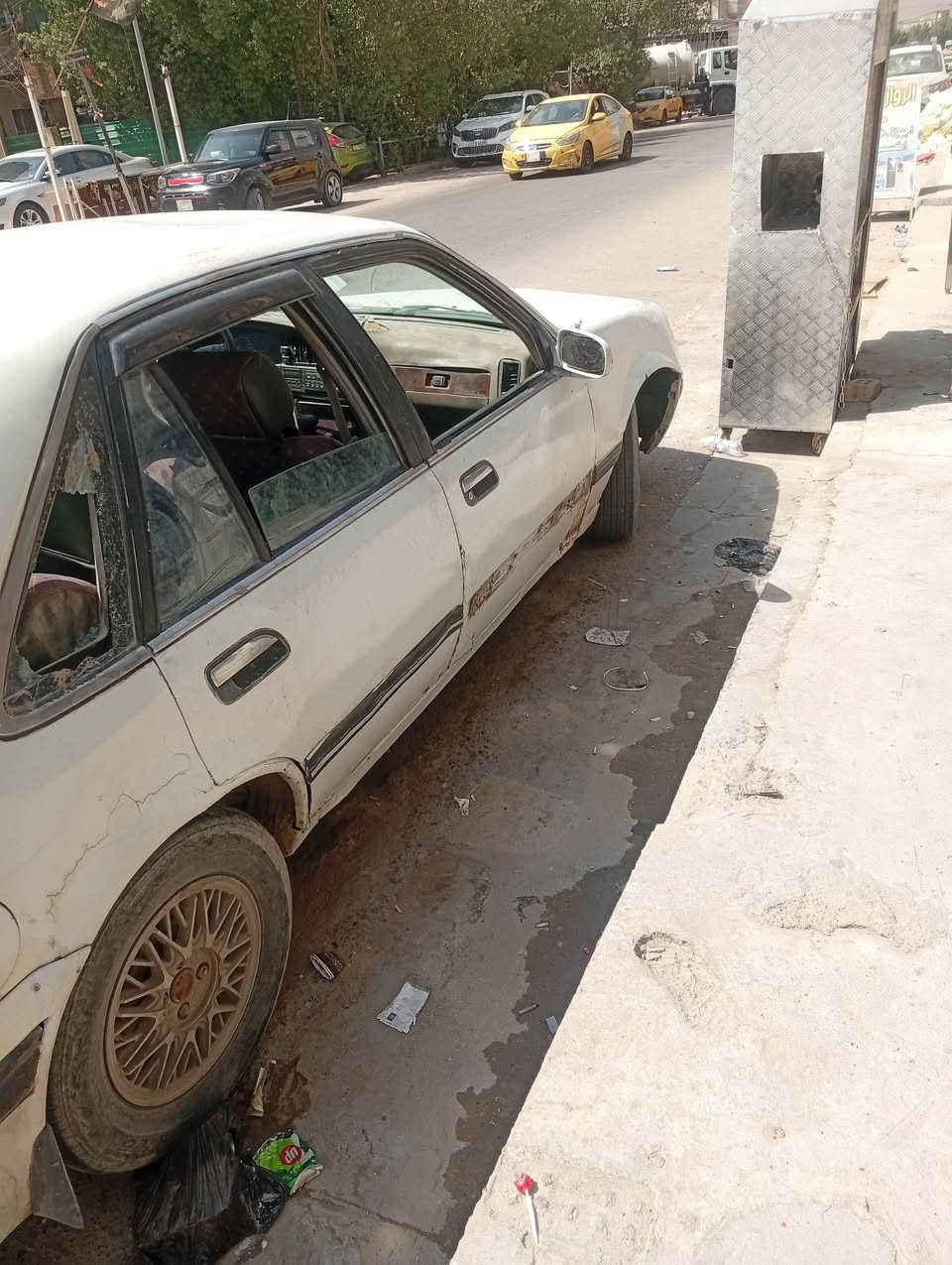 سلام عليكم سياره دايو بروك هام للبيع سياره كير محرك خير من الله سياره تاخذها مال ترتيب موديل 93بسمي تحويل ثاني يوم سعرها 15ورقه وبيها مجال اتصل وبيك خير ودلل مكان سياره بغداد العبيدي ***********
