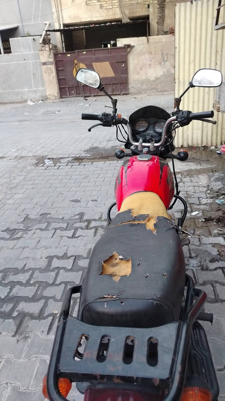 عندي بوكسر 22 مرقم  مشروع وطني محرك طابوكه كلج يخبل كبل للشارع رايده 2500 وبيه مجال حك الجيه مكان الدراجه بغداد الحريه ***********
