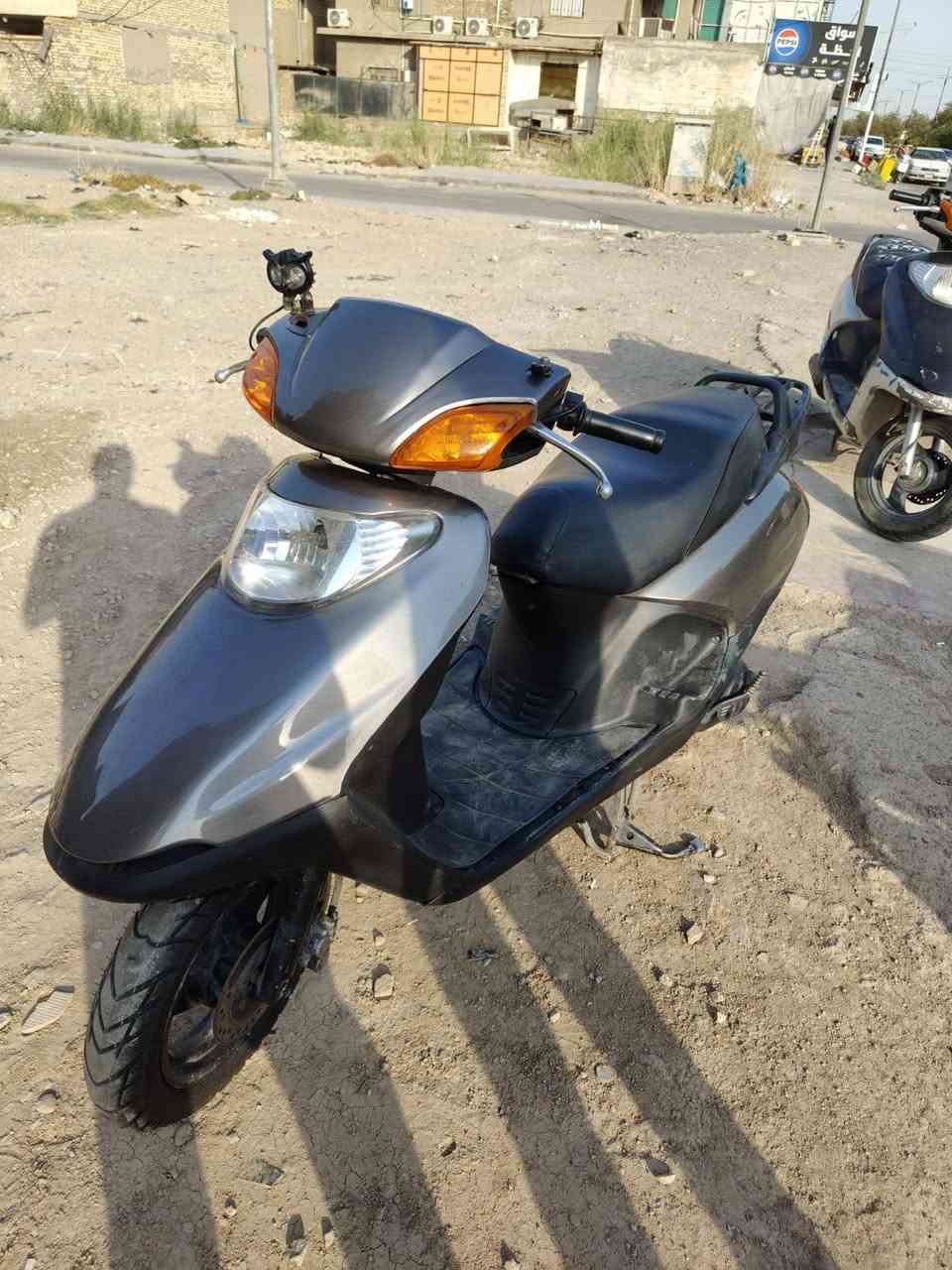 سبيسي ياباني مفتوحة ومبدل كفرات كفراتهه الاصلية موجوده . زوج تاير جدد والباقي كله بلادي . رايدهه ب650 وبيهه مجال رقمي ***********
