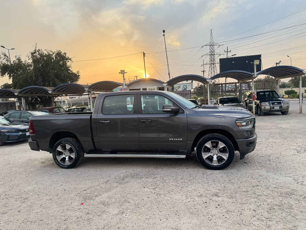 السلام عليكم دوج رام 2023 لارامي  وارد امريكي
Dodge Ram White Laramie 2023 5.7 V8
حجم المكينه : 5.700 V8
المسافة المقطوعه : 33 الف ميل
الضرر : موضح داخل المنشور 

#مواصفات
1.شاشه كبيره تسلا

2.بصمه
3.تشغيل عن بعد
4.كامرا
5.ويل كب
6.كشنات جلد
7.تدفئة تبريد بالكشنات
8.رادارات 360
9.كشنات كهرباء
10.لايتات لد + زنون
11.كشافات
12.اشاير بالمري
13.فور ويل 4x4
14.اتو ستوب
15.حساسات خلفي امامي
16.تايرات جبلي 
17.خزن ميموري
18. مري شفط 
19 . مانع تصادم 
20 . حساسات فول /فول 
فول مواصفات مرقم اربيل جديد سنويه جديده بسمي شرط تحويل 
تفاصيل اكثر هذا رقمي  ***********
***********
مكاني بغداد الدولعي
