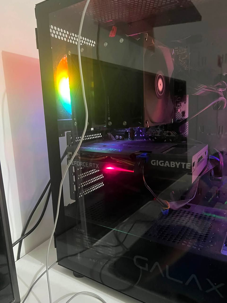 Pc gaming  للبيع 
المواصفات 

R5 3600
b450m بورد
Rtx 3060 12G كارت
Ram 2x8 16G 3200 Lexr رامات
deepcol مبرد غازي
Hdd 1t هارد
ssd 128G هارد
ATX 650W بور سبلاي 
Case galax 4 fans
السعر 850 الف 
للتواصل خاص او واتساب ***********
ماعندي توصيل
