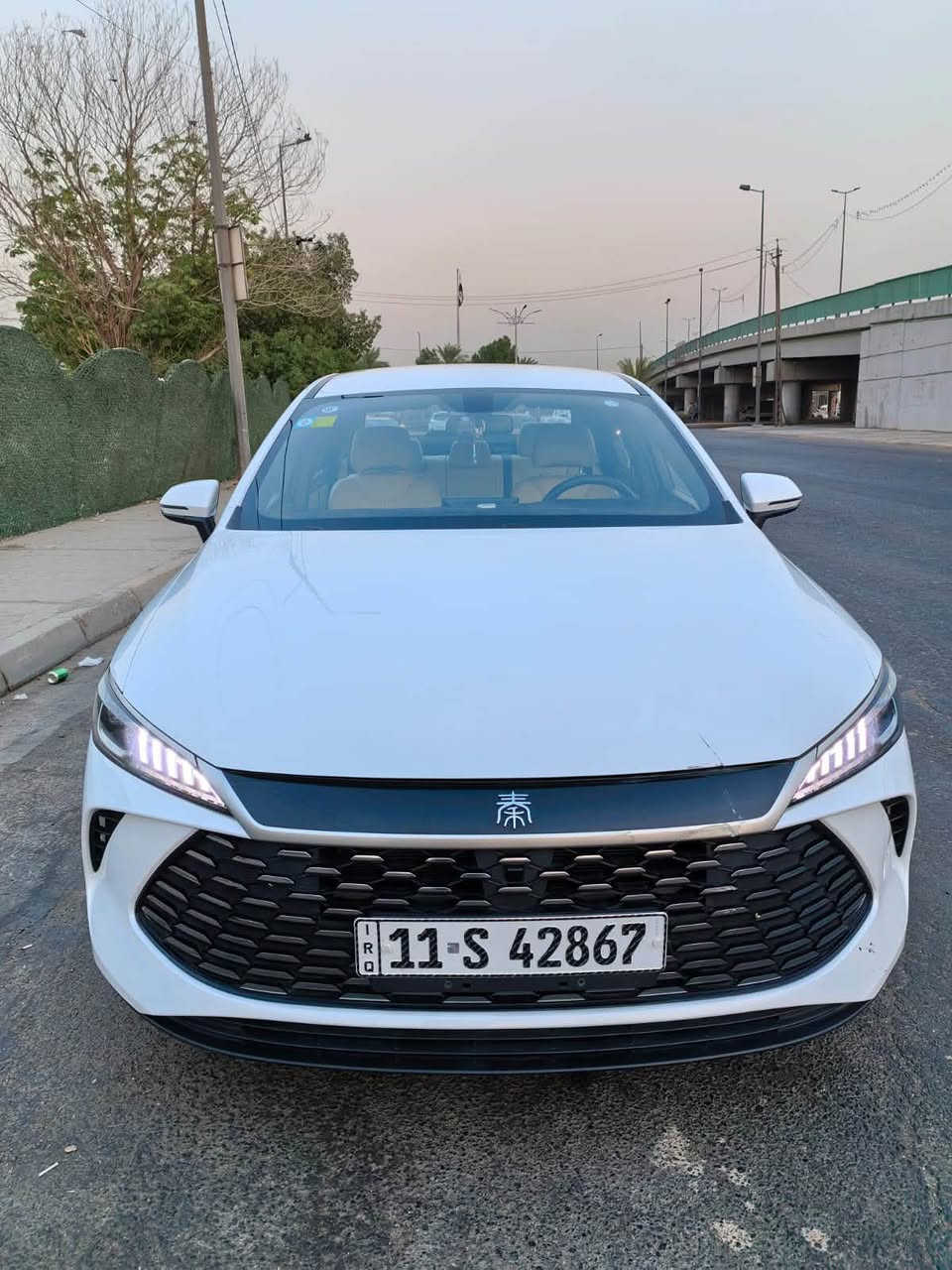 بي وايدي كن بلاص موديل ٢٠٢٥ بيه بارد شبر بالجاملغ وشوية بالحافة مال البنيد موضح بالصور ماشية ٤١ الكلي داخل ابيض غراض كاملة مع السيارة السعر ١٩٣٥٠ بيها مجال للاتصال 
***********
