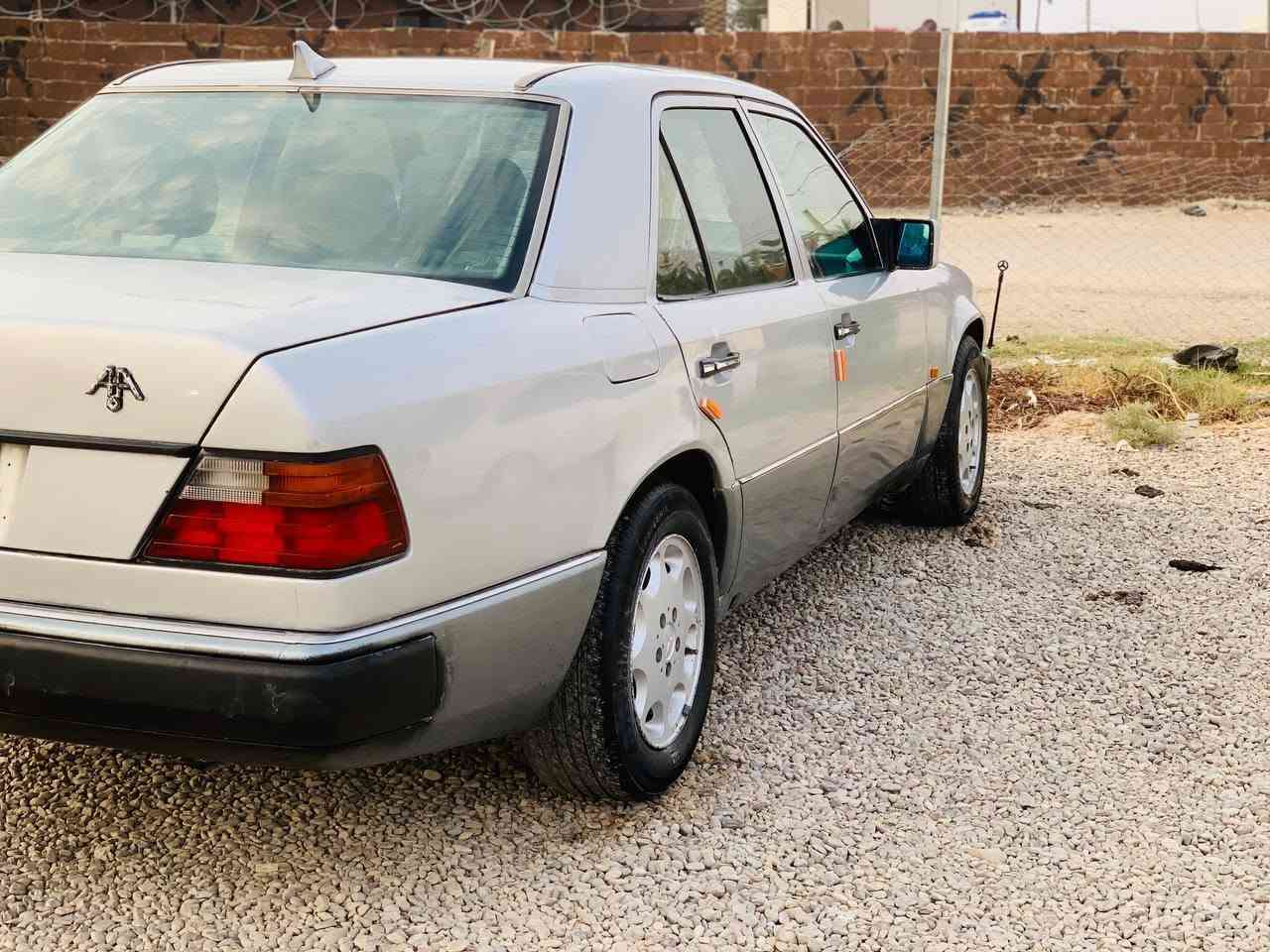 سلام عليكم مارسدس دب موديل 91ياباني محرك بطة 3000 بسمي كاملة مابيها اي نقص تبريد ثلج سنوية لل29 
للبيع سعر 45بي مجال للمراوس فروتي او سيراتو وعادي فرق مكان ديالى المقدادية 
***********
