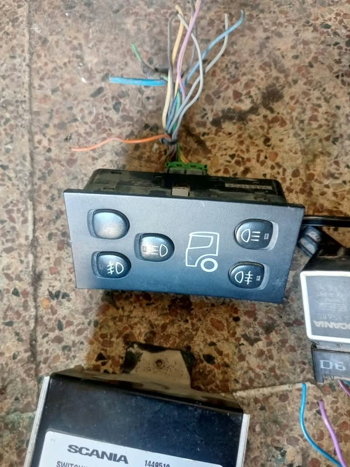 للبيع غراض اسكانيه بومه التوصل على رقمي بي واتساب ***********
