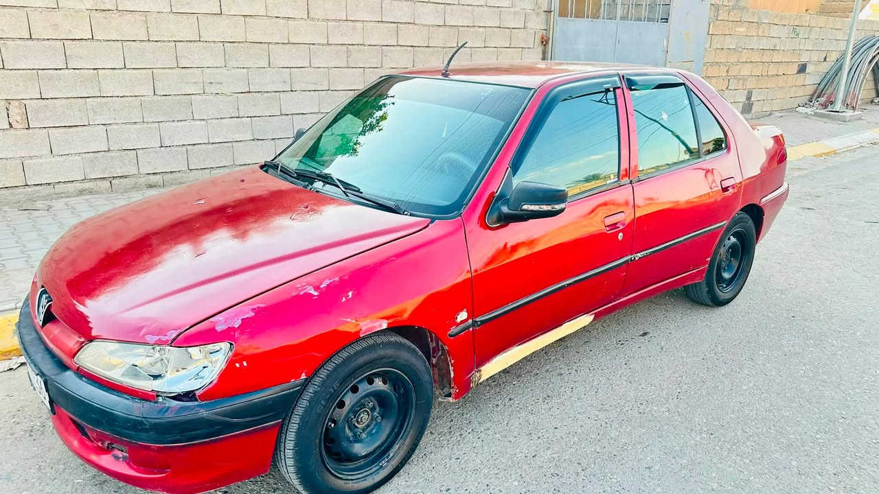 السلام عليكم 
بيجو 306 سياره حلوه و نضيفه مال جناي 
كير ، محرك شرط 
سنويه جديده 2028 
تحويل مباشر 
تبريد شغال ، تدفئة شغال
كهربائيات كلها شغاله 

يرهم مراوس بيكم دبل قديم🚗
 
سعر 44 بيها مجال للشراي💲
***********
مكان سيارة البوطعمه
