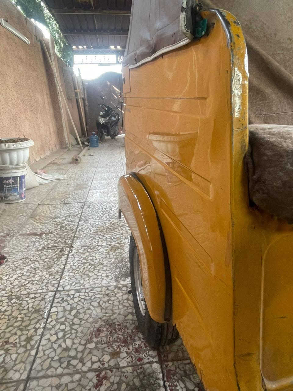 عشرين للبيع بس لغد بعدني ماصابغه بس مسمكره كهربائياته شغاله المكينه حلوه وناعمه ***********
