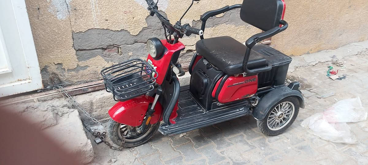 ادراجه شحن نظيفه 5 بطاريات أكبار تفيد للناسك الأكبار عنوانها قرب مول الحارث هاتف 0781518000 / ***********
