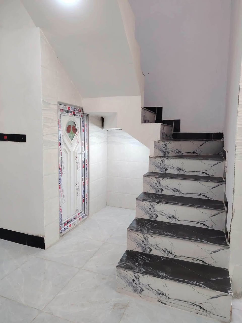 🏡دار للبيع🏡

المساحة: 50 متر مربع

✅ #طابو_زراعي_سند_25_أقرار_محكمه

السعر: 22 مليون  (مع المجال)

الموقع: النجف شارع الصب عمود 317 

 

مواصفات البناء:

غرفة/ صالة معزولة/مطبخ معزول/ صحيات خارجية مكشوفة

بناء مرتب (أساس + سقف كونكريت + طابوك)

أرضية بورسلين أبو الـ 60

الخدمات:#بعد_عن_سوق_100م

ماء كهرباء مدارس سوق تبليط مولد

للاستفسار والاتصال:

***********
