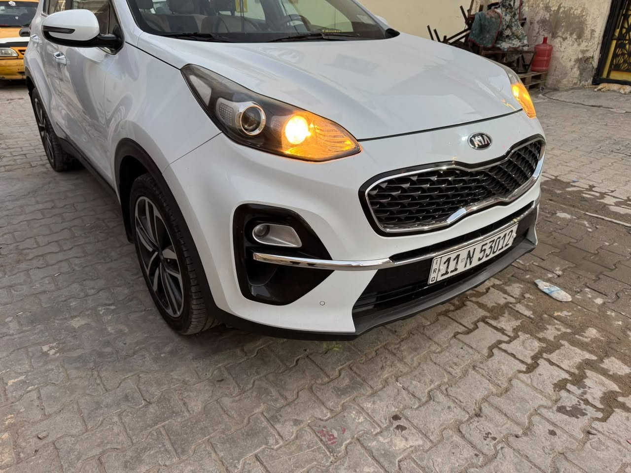 كيا سبورتج 2020 محرك 2000
نص فول تحكم ستيرن مري كهربائية 
ماشية 85 كشنات الامامية كهربائي 
اشاير بالمري حساسات امامية خلفية
كير ومحرك مكفولات
تكحيل قليل بالدعاميه الامامية
السعر (190) ورقة مكاني بغداد الحرية رقمي بي واتساب.***********

