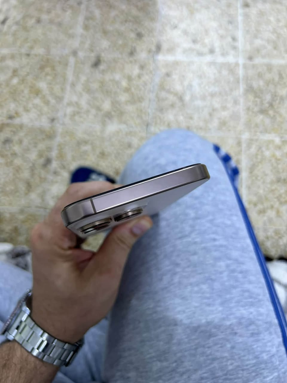 ايفون ١٦ برو ماكس • مبدل شاشة • ظهر مكسور