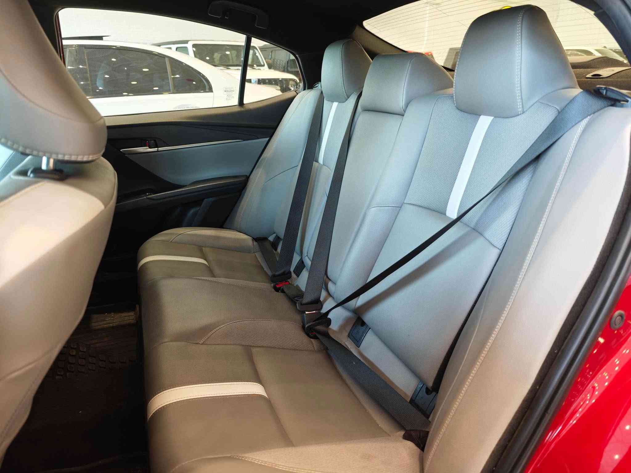 CAMRY 2025 SE
سەیارە: بدون صبوغ / ٣ تعدیل صغیرە 
ماوەی رۆێشتن / ماشي سیارە 28,000 کیلۆمەتر
سعر : 23,000 مجال🔥 أربيل, العراق
