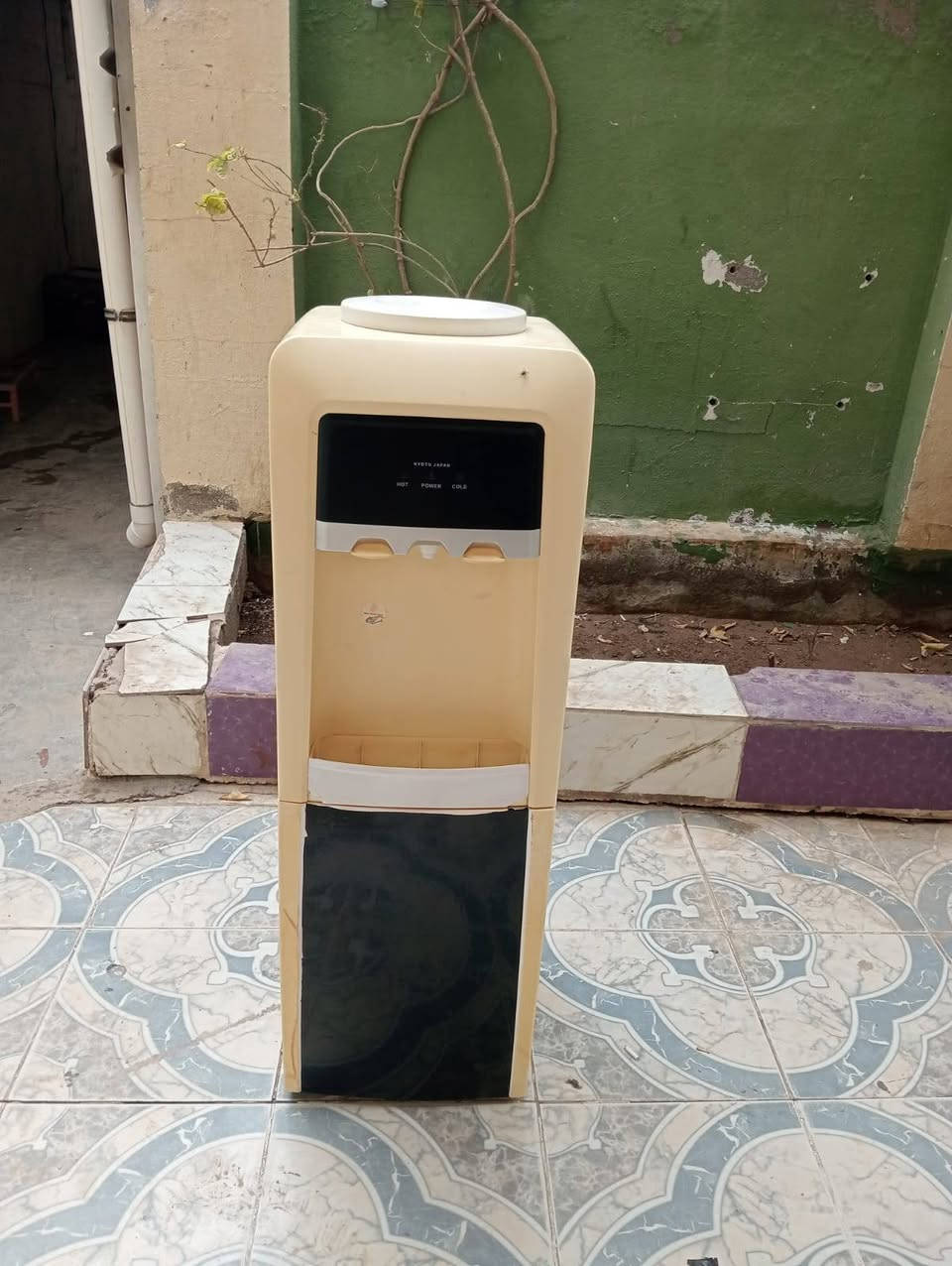 سلام عليكم براد ماء نضيف جدأ حار بارد ثلاجه سعر ٥٠
