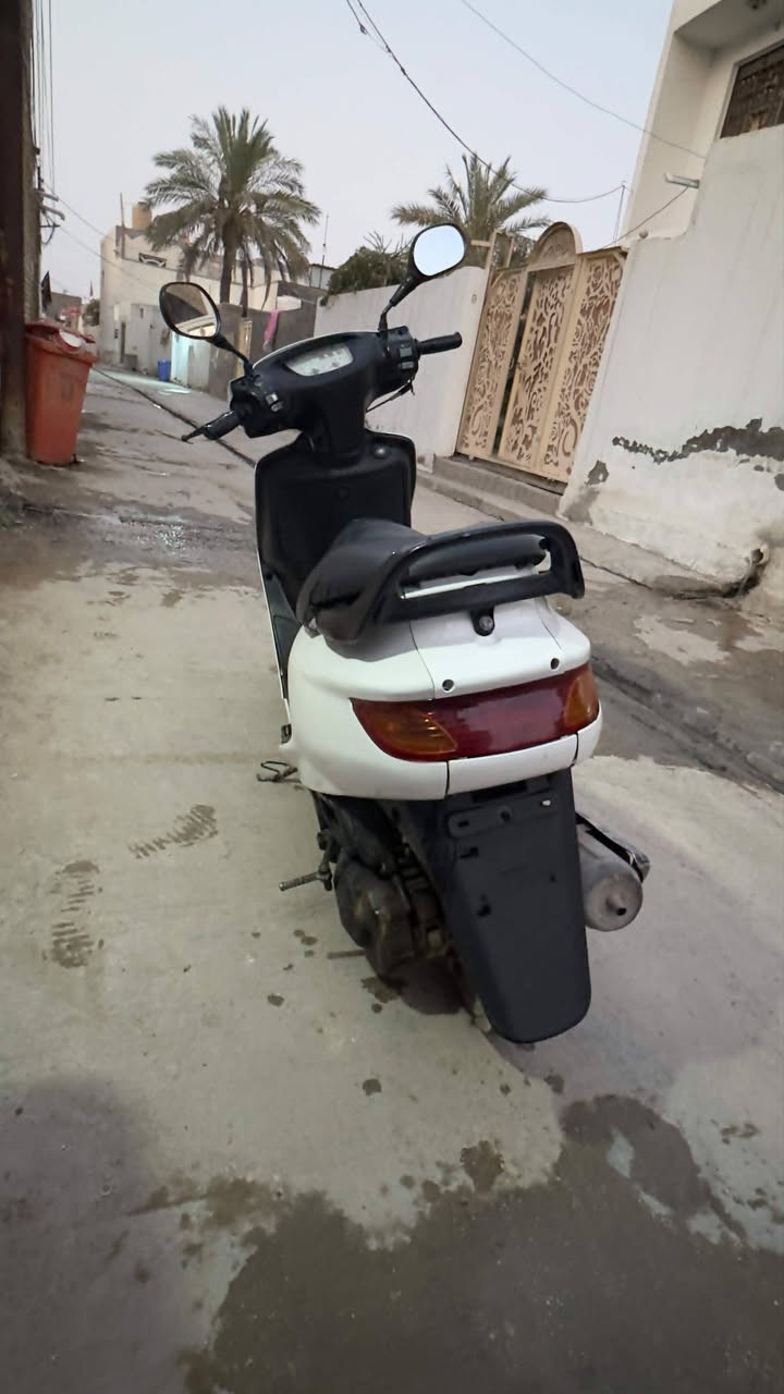 دراجه فراشه نضيفه كلش مال بيت 
مكينه مامفتوحه 
تايرات جدد
كهربائيات كامله 
السعر 350 وبيه مجال حگ الجيه 
مكانه بابل /القاسم 
اتصل وتدلل 
***********
