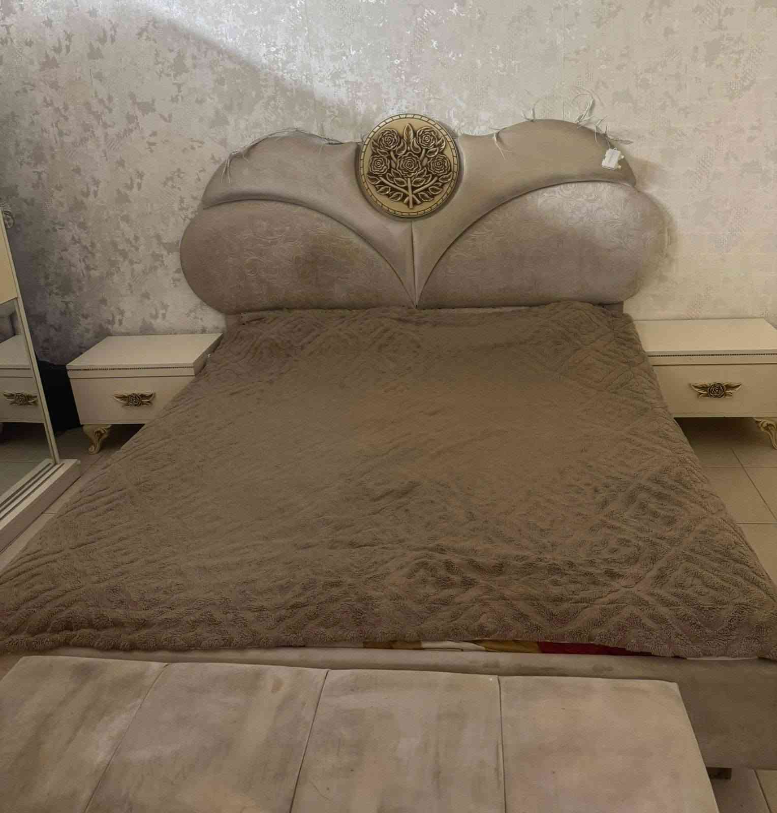 السلام عليكم
للبيع غرفه نوم 9 قطع  
للاستفسار ***********

