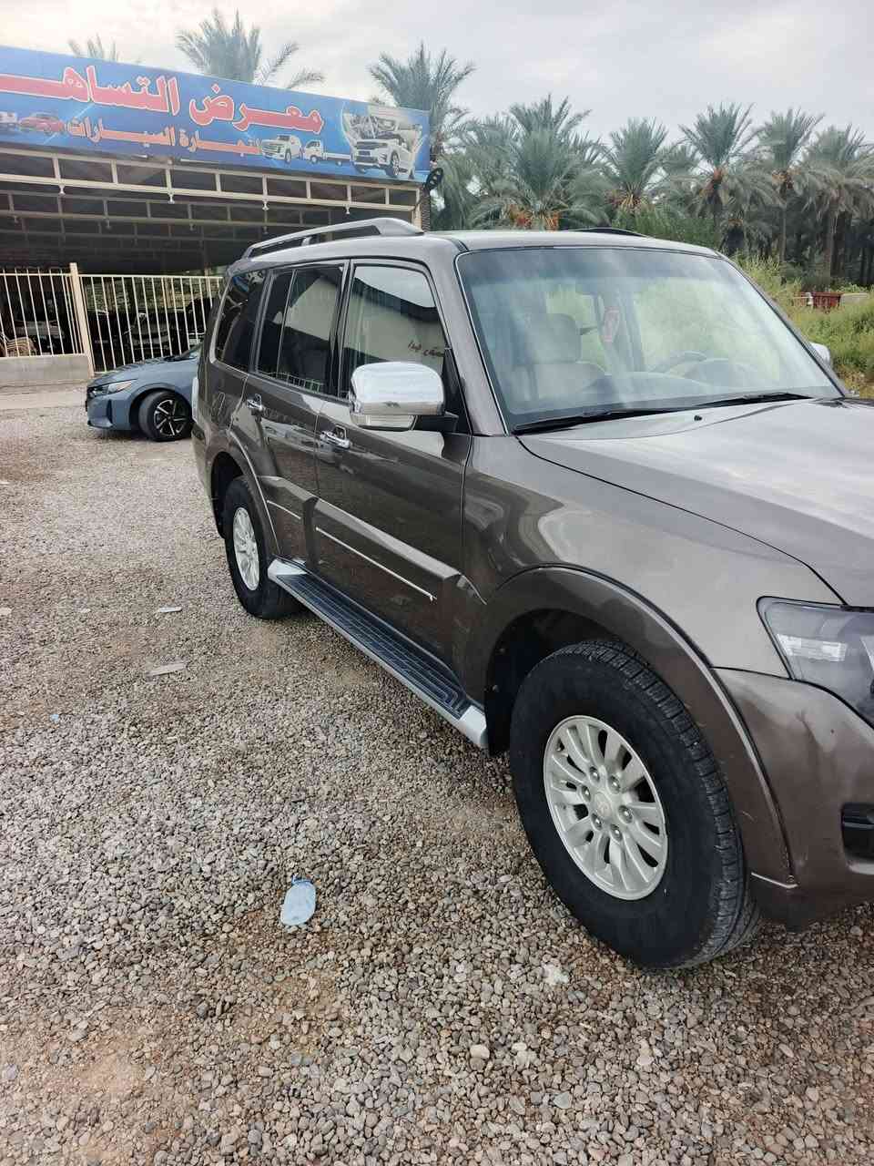 سلام عليكم باجيرو موديل ٢٠١٥ جديدة بمعنى الكلمة مال جناي بيهة قطعة وحدة بدون أي دواخل رقم سليمانية الجديد السعر ١٣٠ و بيهة مجال حك الجية المكان تقاطع القدس هاتف ***********
