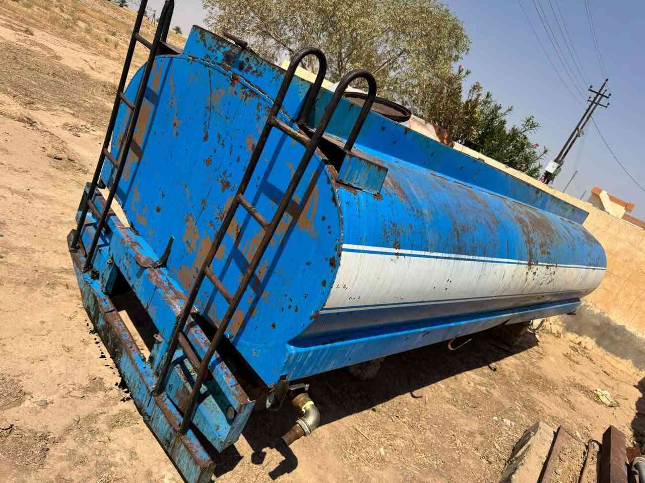 السلام عليكم
تانكي بلادي مع كامل ملحقاته
يحتوي على سعه (9500)لتر 
مبخر كامل وجاهز للاستعمال 

السعر مليون ونص (1.500.000)وبيه مجال

للتواصل الاتصال على الرقم
 ‏‪***********‬‏
