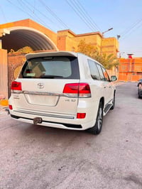 لاندكروز vxr 2016 للبيع V8_5.7   السيارة ماشيه 127،000  مكفوله كفاله ع...