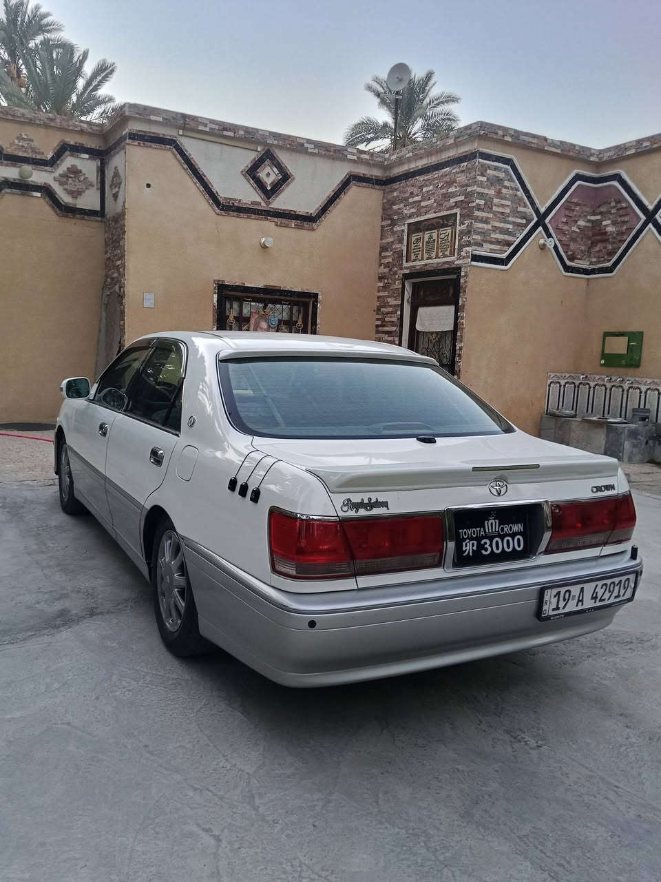ملكه كراون مديل 2003    3 دكم  مكينه ديفور الجبير شاصي 75    فول موصفات فقط بدون تبريدخلفي   سياره كفاله عامه رقم كربلاه بسمي تحول ثاني يوم   سعر 165 بيه مجال  عنوان كربلاء     ***********
