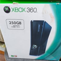 اكس بوكس 360 للبيع يحتوي على: 1جوستك  واير لس بي148لعبة منهن جي تي 5 و...