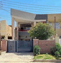 حي الجهاد الضباط • بيت ١٨١م • ٣ غرف نوم
