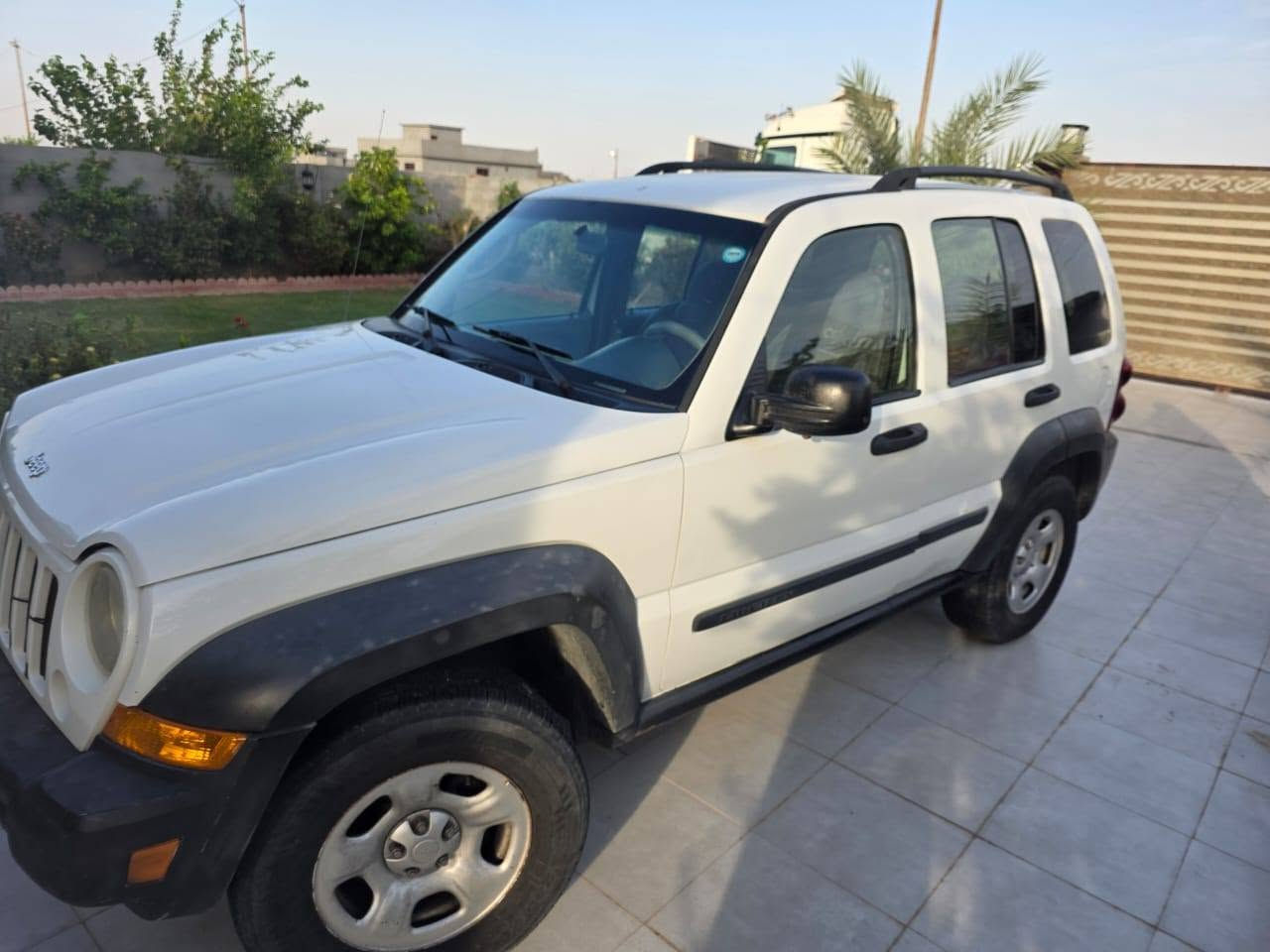 جيب لبرتي 2007 رقم سليمانيه بأسمي بيها بارد بل باب خلف السائق باقي مكفول السعر 82 وبيها مجال *********** مكان السيارة ديالى بني سعد
