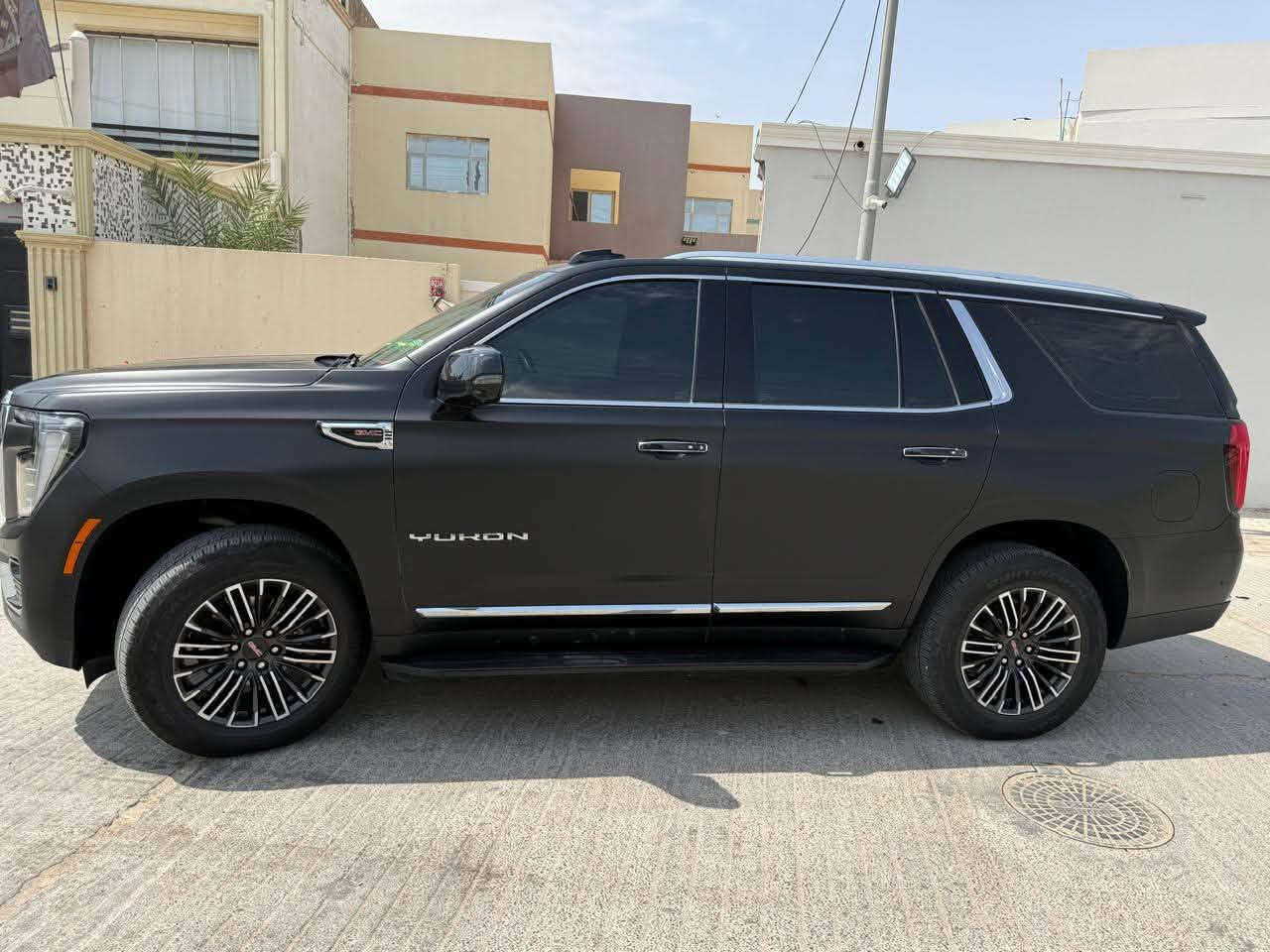 جمسي يوكن الفيشن 2025 خليجي
رقم بغداد  كفالة عامة حتى من الشخط 
مغلفة PPF درجة اولى 
ضمان وكاله المنصور 

حجم المحرك 5.3 V8 
ويل 20 
مقاعد جلد وتدفئة 
تشغيل عن بعد                     
باب خلفي كهربائي 
كراسي امامية كهربائية 
كراسي خلفية متحركة كهربائية 
ميموري خزن كرسي السائق 
حساسات أمامية وخلفية 
شاشة Apple Car play 
4 كاميرات 360  
3 قطع تبريد

رقم صاحب سيارة ‭***********‬
