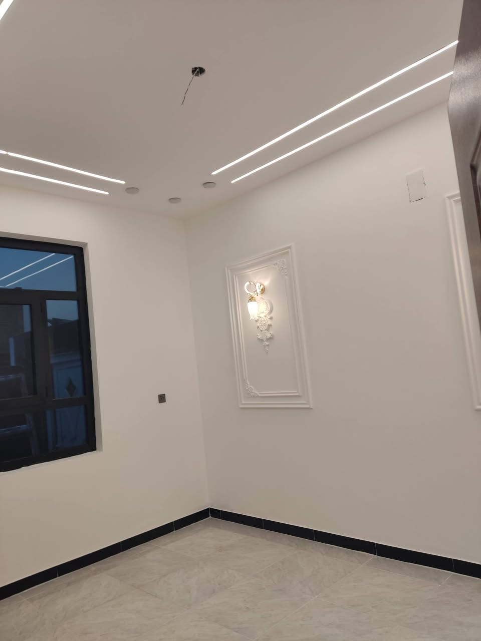 مشتمل للبيع م الخاجيه م 100 طولاني طابقين 3 غرف نوم طابو صرف عرض الشارع 12 م منطقة ال 6000 بناء جديد غير مسكون جاهز للسكن للستفسار ***********.  ***********
