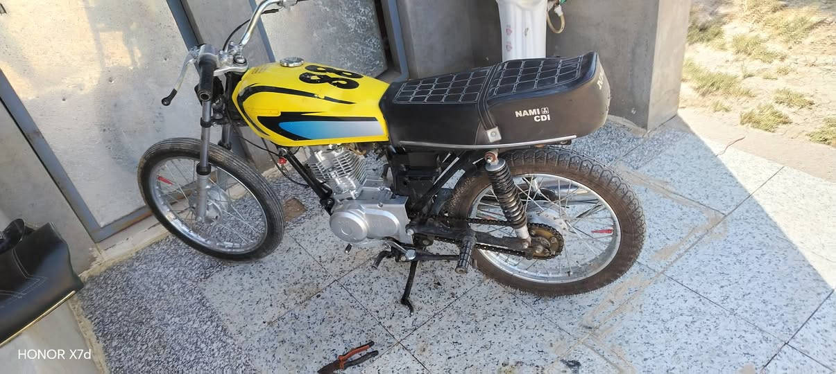 للبيع معه غراضه 550وبيه مجال دراجه نامه شاصي 26 تعميره 25 اوراق سكنر  ***********

نص مكتوب في الصور:
- HONOR X7d
- HONOR X7c