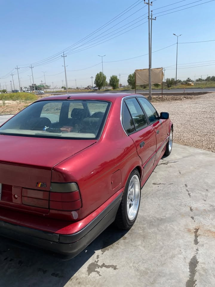 Bmw 525i مسكر
موديل 1992 
تبريد ثلج كير ومكينه مكفولات سياره جاهزه للاخير 
ويلات m تخم تاير جديد 
دعاميات m 
غرفه جديده كشنات جلد اسود 
رقم بغداد 
مكانها بابل 
السعر 55 وبيها مجال
استفسار : ***********
