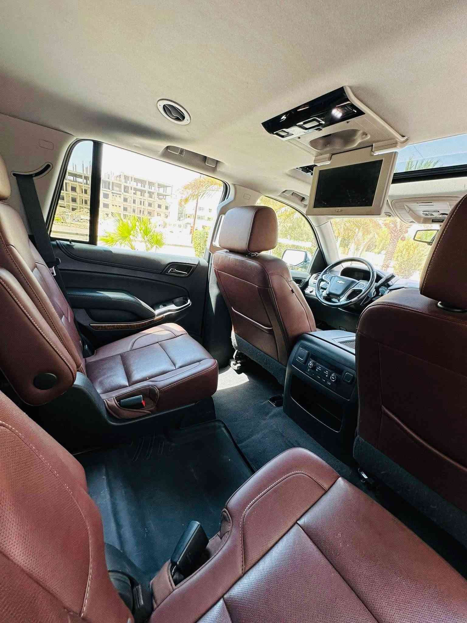 تاهو بريمير‏ CHEVROLET PREMIER 
الموديل: 2020 
المشي: 53 ألف Mile
السيارة وارد امريكي رقم بغداد بأسمي
السيارة فور ويل 4X4 مواصفات كديلاك محرك 6200 وكير 10 سرعات (عادي + اوتو)

* المقاعد قرميدي  Vip مع تدفئة وتبريد مع تحكم كهربائي للجميع وكرسي السائق هزار عند اقتراب السيارة من اي شيء مع مناخ منفصل وتبريد ثلاث قطع

* شاحن لاسلكي + باب الصندوق كهرائي مع استخدام القدم مع رادارات امامية وخلفية وحساسات امامية وخلفية 

* خاصية التوقف الذاتي بالمنحدرات وكذلك البريك التلقاىي المفاجئ
* خاصية الـ Display up لعرض المعلومات على الجامة الامامية مقابل السائق وكامرة خلفية اصلية وخمس بصمات ابواب وتشغيل عن بعد

* ويل حجم 22 كروم مع إطارات برجستون والدبلات الخلفية چوبلس 
* دوسة كهربائية تختفي مع غلق الباب بالاضافة الى مواصفات اخرى كثيرة..

* السعر: 385 (ثلاث شدات و 85 ورقة)

* مكان السيارة: محافظة ميسان- العمارة
(الحادث بسيط فقط الجاملغ الأيمن وبدون أي ضرر للبنيد او مقدمة السيارة) 
للاستفسار التواصل وتساب ***********
