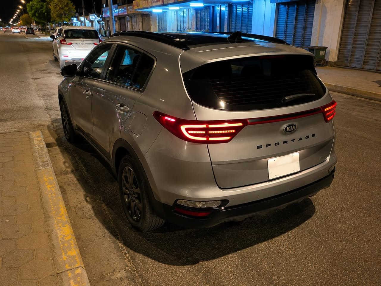 KiA Sportage 2022 Black Edition 
للبيع كيا سبورتج بلاك اديشن فول الفول مواصفات

الموديل 2022
وارد امريكي : قطعه 1 خشم البنيد بدون دواخل  
العداد : 57 الف ماشيه 
مواصفات ( فووول للاخير )
رقم بغداد تحويل ثاني يوم 

المواصفات 1/1 
بانوراما 
مقاعد جلد بلادي  
مري شفط 
ستيرن  جلد حرف D  رياضي 
شفتات سرعه بالستيرن 
ويل كب كروم اسود 
فور ويل AWD
تبريد قطعتين امامي وخلفي 
رادار امامي خلفي جانبي 
قياده اليه بريك تلقائي 
شاشه كبيره اندرويد اوتو ابل كار بلي 
لايت زنون بلادي 
بلاجكتور امامي بقلاوه رباعي 
لد امامي
لد خلفي
محرك2400Gdi كفاله
قياده سبورت نورمل ايكو 
اشاير بالمرايه 
مرأة تعتيم عاكسه للضوء 
تحديد مسار 
يدات نيكل بلادي 
ويل كب كروم
وباقي المواصفات المعروفه بل ابلاك اديشن 

سياره جديده ونضيفه بمعنى الكلمه عليه ادامه كامله
ونقص واحد مابيه نضيفه جدآ 💯 

العنوان : الانبار الرمادي حي الضباط 
السعر 182 ورقه وبيه مجال للشراي 
الاتصال والواتساب : ***********
***********

رابط الواتساب المباشر للمراسله 💯👇🏻☑️
https://wa.me/9647810436766
