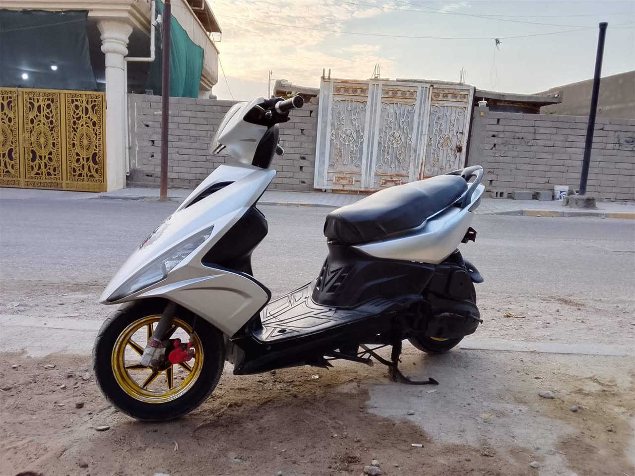 للبيع ماكس مضلع بيه مكينه ماكس عدله مفتوحه كلشي شغال دراجه حلوه شلعه ومعدل كلج امامي رياضي سعره 450وبيه مجال للشراي المو شراي لا يراسل مكان كرنه شر
***********
