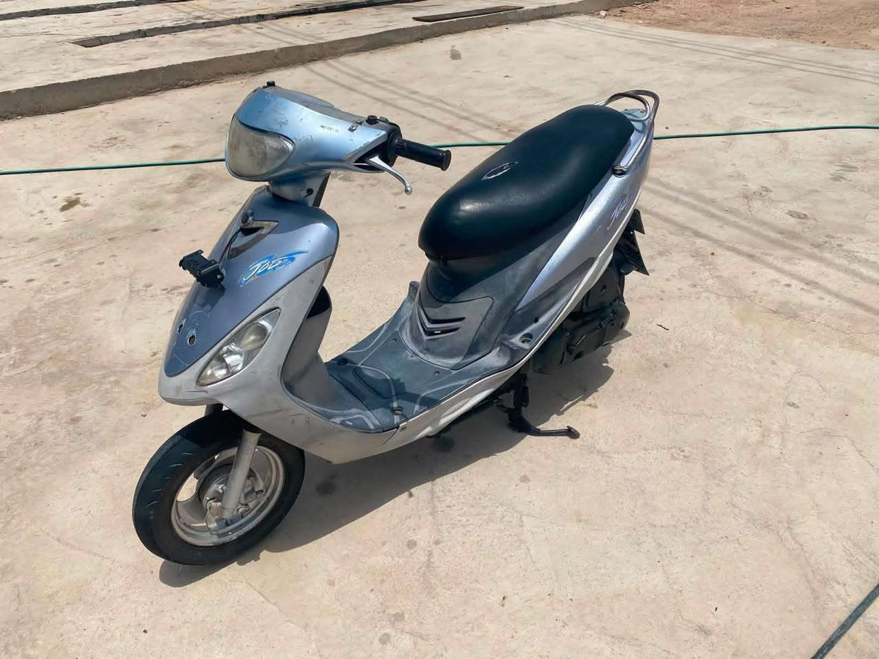 سلام عليكم فجمع للبيع مكفوله ما مفتوحه مكينه خرسه كهربائيات كلهه شغاله سلف شغال دراجه ما عوزهه شي مكاني قرنه قرب سيطره سيد ربيع مكلف ب نشر لحد يدخل خاص سعر 650وبيهه مجال ‭ ***********‬
